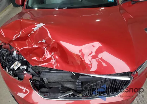 2019 Volvo Xc40 T5 Momentum z USA, uszkodzony, nr VIN YV4162XZ1K2010009